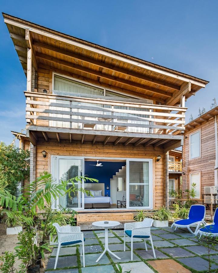 Living Room Beach Resort Morjim Exterior photo
