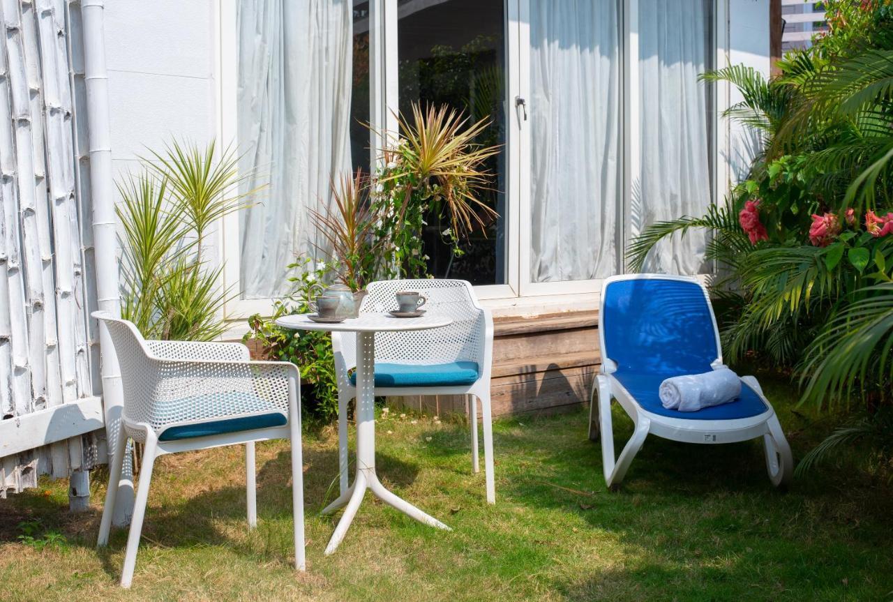 Living Room Beach Resort Morjim Exterior photo