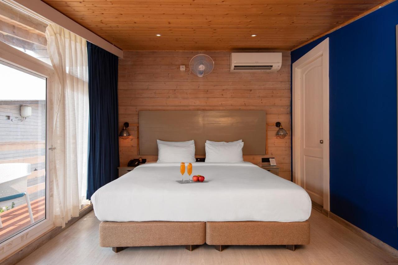 Living Room Beach Resort Morjim Exterior photo