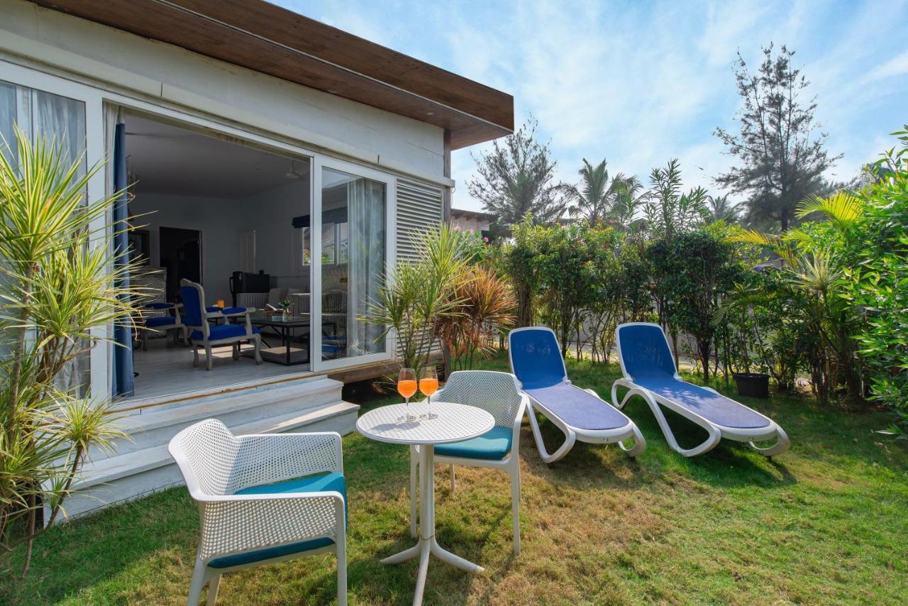Living Room Beach Resort Morjim Exterior photo