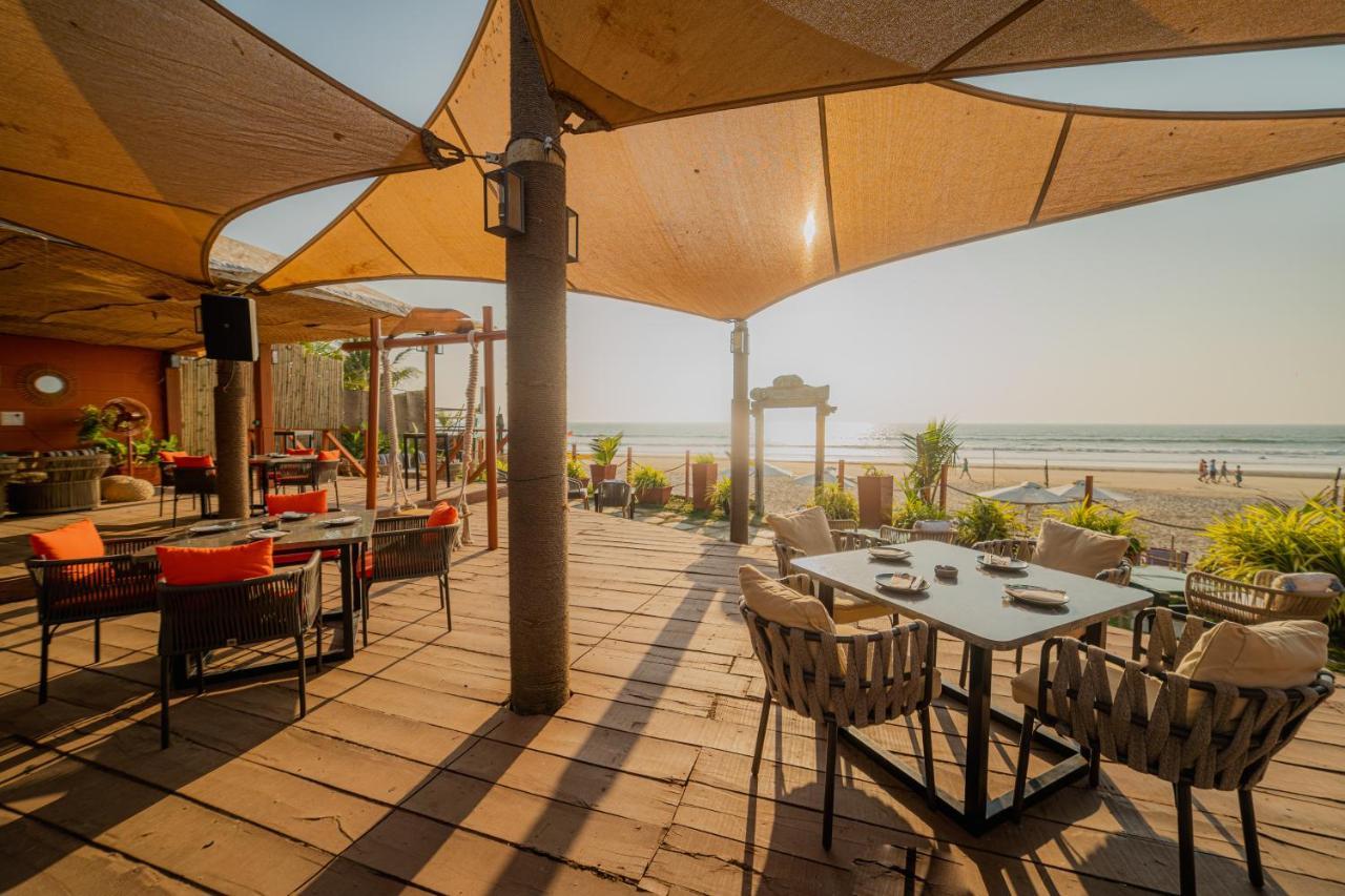 Living Room Beach Resort Morjim Exterior photo