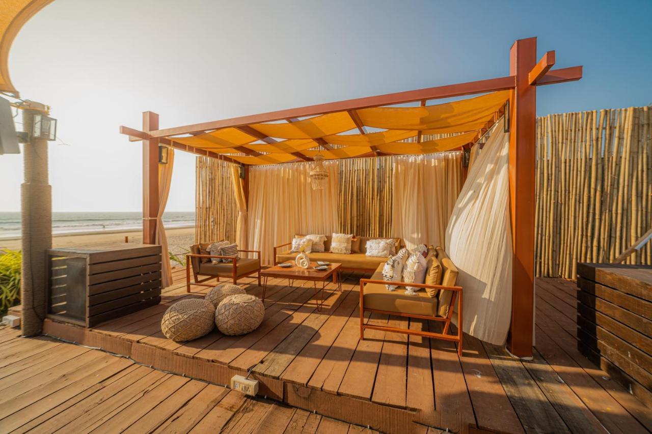 Living Room Beach Resort Morjim Exterior photo