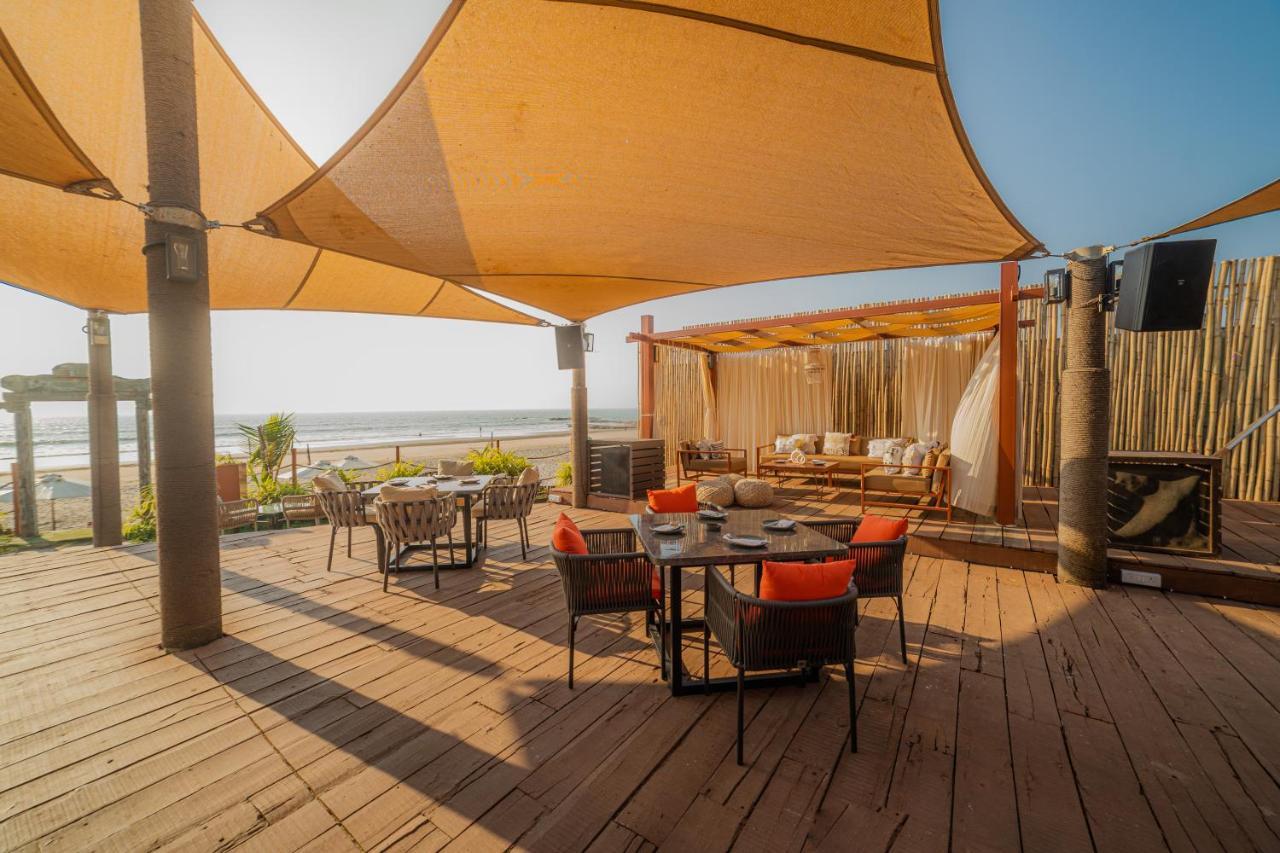 Living Room Beach Resort Morjim Exterior photo