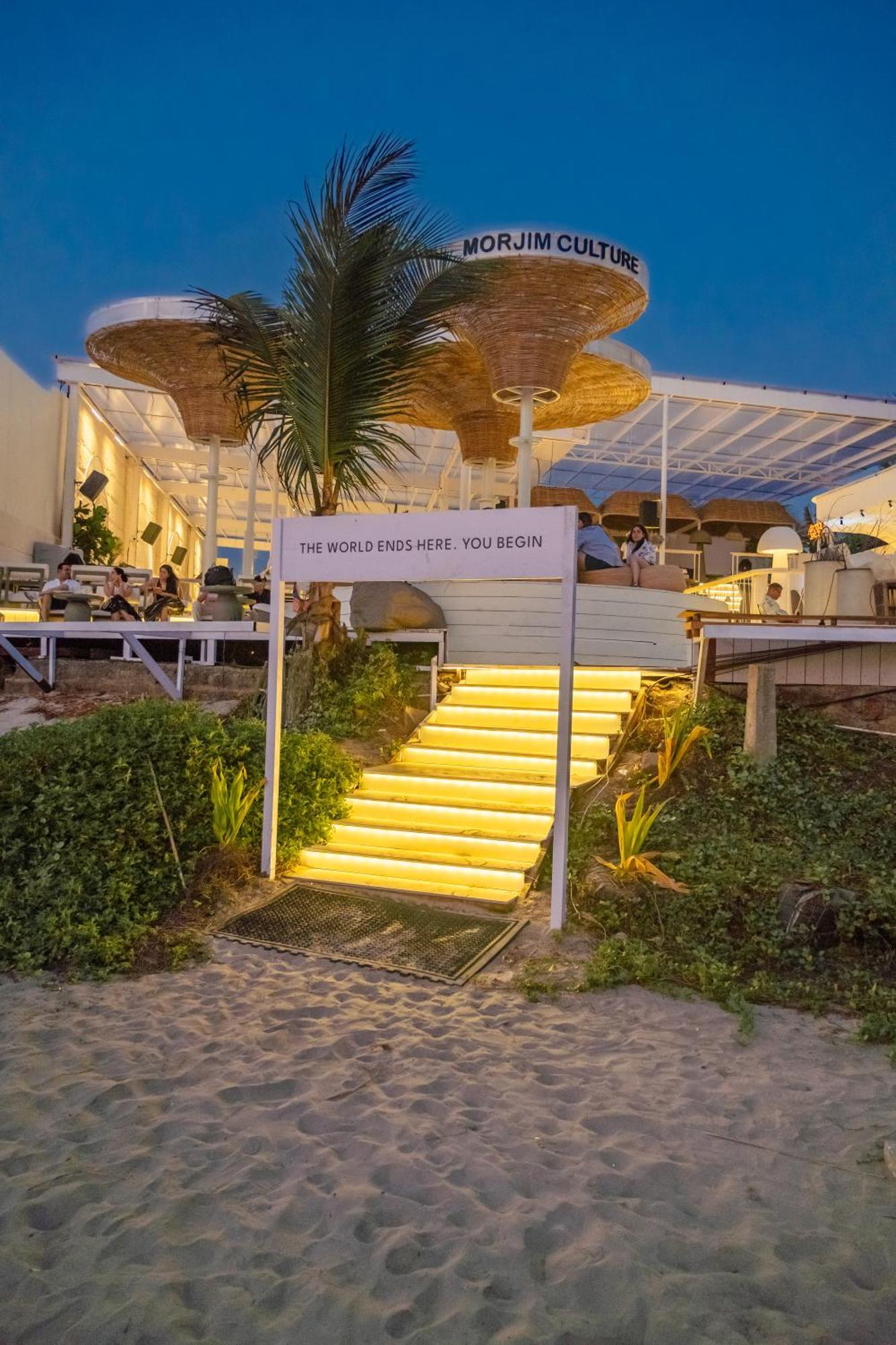 Living Room Beach Resort Morjim Exterior photo