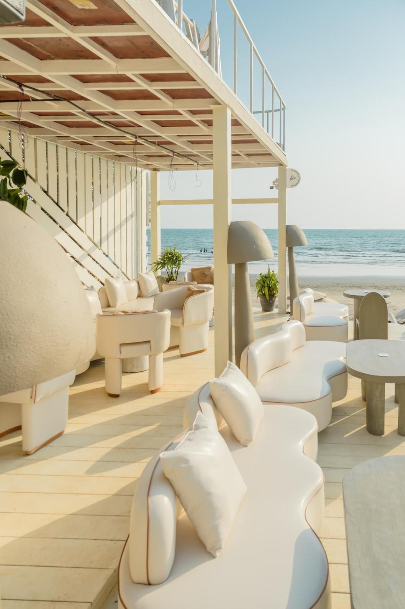 Living Room Beach Resort Morjim Exterior photo